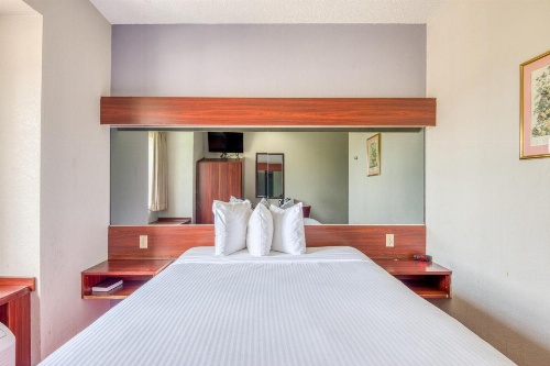 Trident Inn and Suites image 10