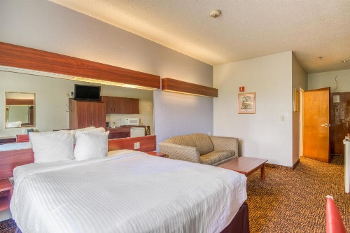 Trident Inn and Suites image 11