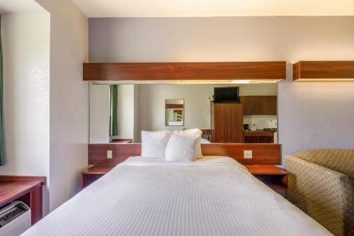 Trident Inn and Suites image 13