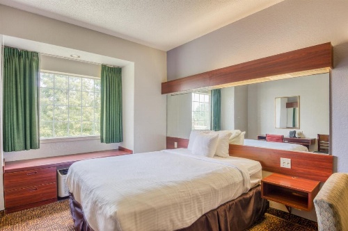 Trident Inn and Suites image 14