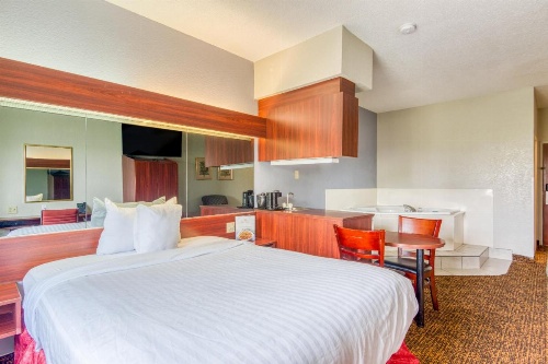Trident Inn and Suites image 18