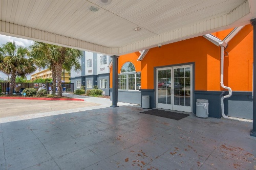 Trident Inn and Suites image 2