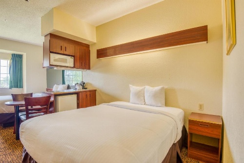 Trident Inn and Suites image 27