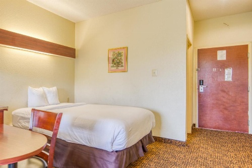 Trident Inn and Suites image 28