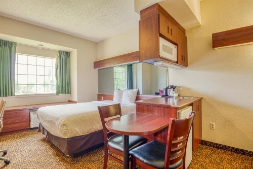 Trident Inn and Suites image 29