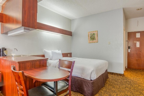 Trident Inn and Suites image 33