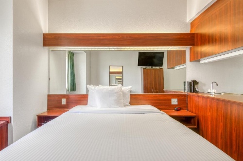 Trident Inn and Suites image 36